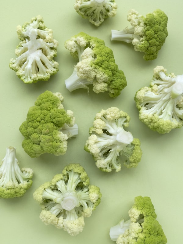 新鲜鸡蛋与过期鸡蛋对比示例
